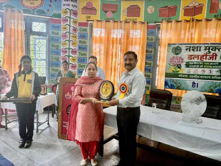 एसडीएम अनिल भारद्वाज ने केंद्रीय विद्यालय बनीखेत में विद्यार्थियों को दिया नशामुक्ति का संदेश, प्रतियोगिता विजेताओं को मिले पुरस्कार